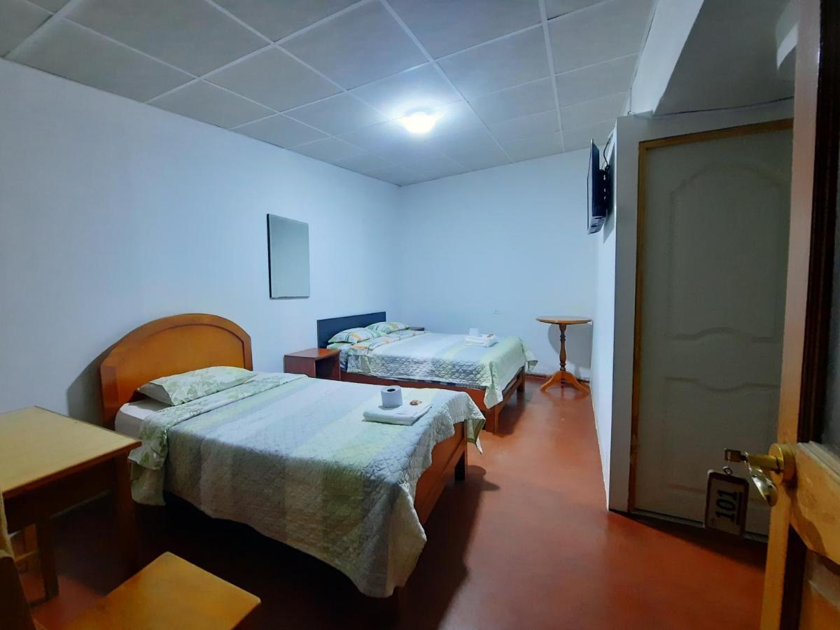 Hostal Dulzura Caraz Buitenkant foto