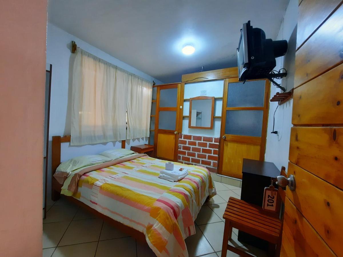 Hostal Dulzura Caraz Buitenkant foto